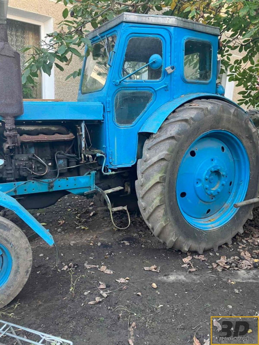 Трактор Т-140, навісне обладнання: причіп, плуги, сівалка, тощо