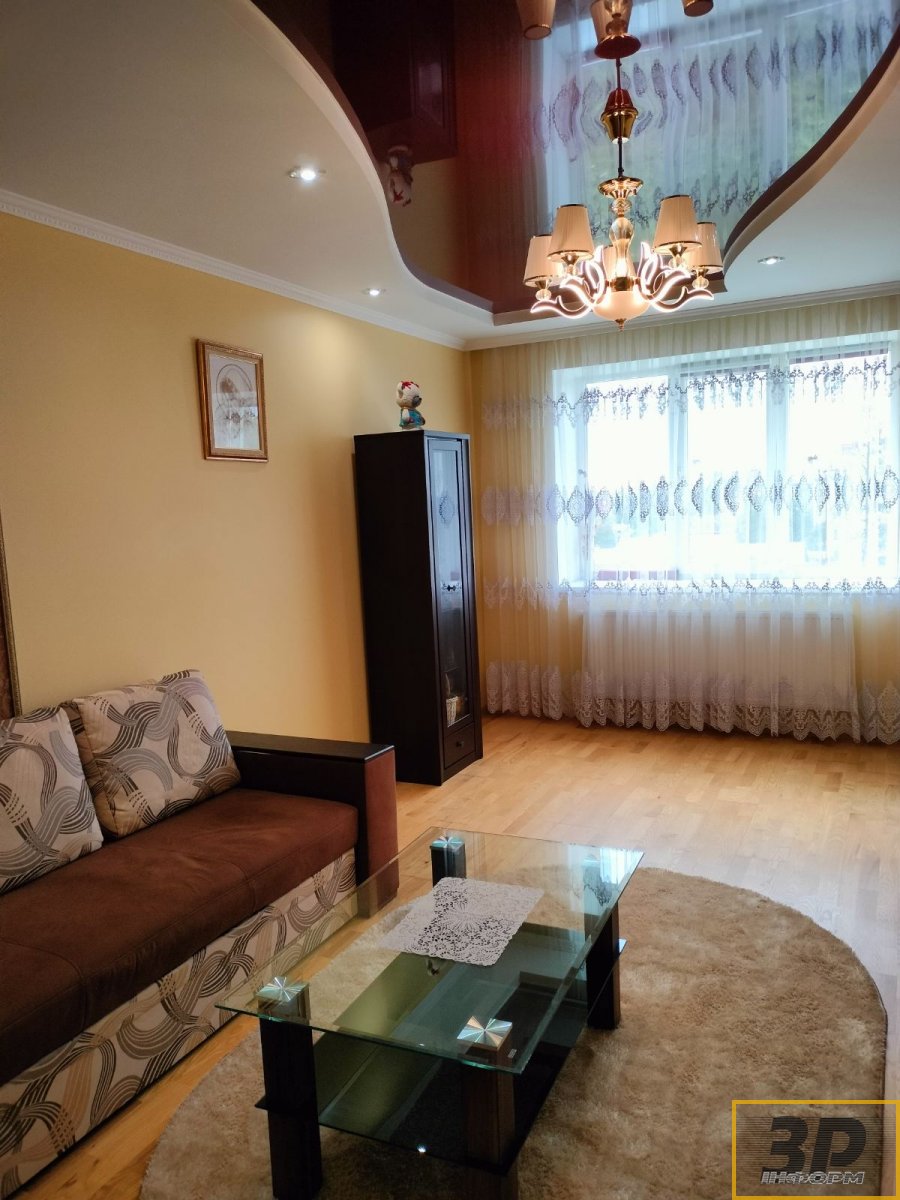 2-кімнатна квартира заг. площа 65 м2 на вул. Чайковського