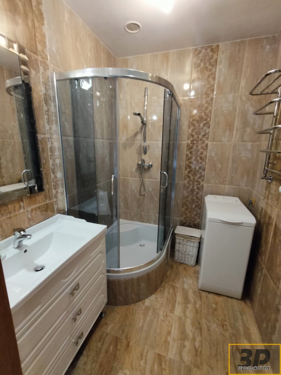 2-кімнатна квартира заг. площа 65 м2 на вул. Чайковського