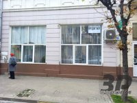 Продається комерційне приміщення площею 100 м2 на вул. Театральна, 13