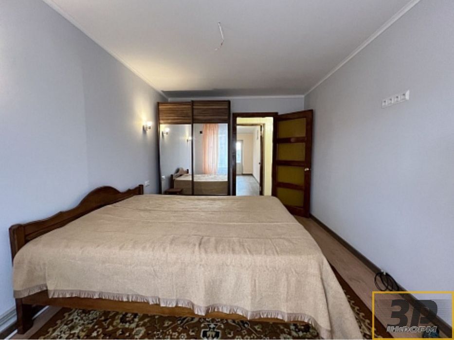 Здається в оренду 2-кімнатна квартира , вул. Хмельницького (довгостроково)