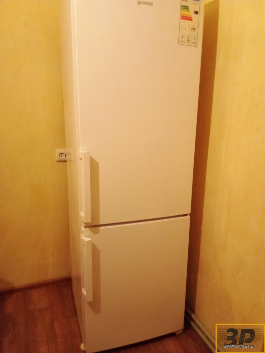 Продам холодильник та телевізори недорого