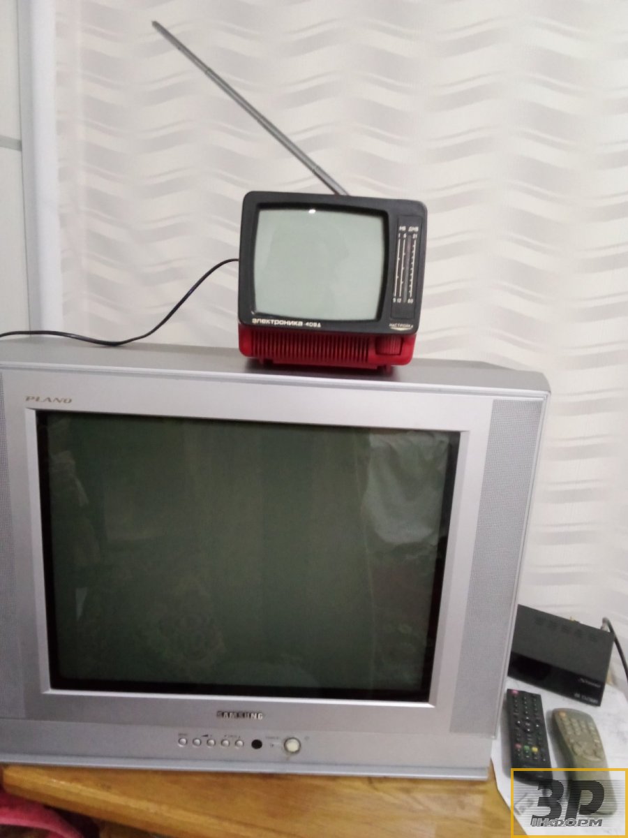 Продам холодильник та телевізори недорого