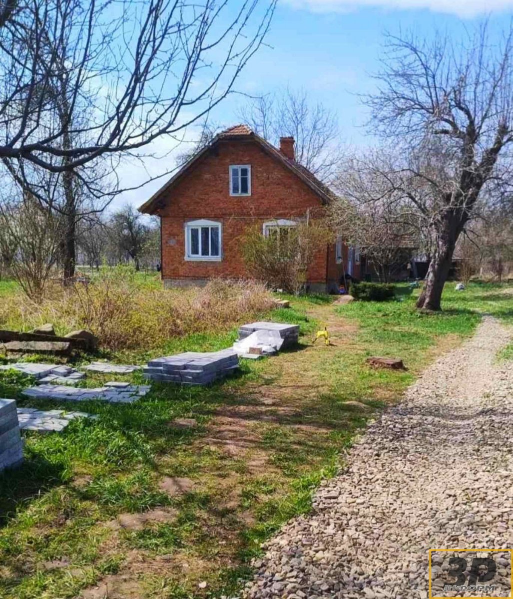 Продам цегляний будинок 0,24 га с. Верхній Вербіж з комунікаціями та сонячними панелями