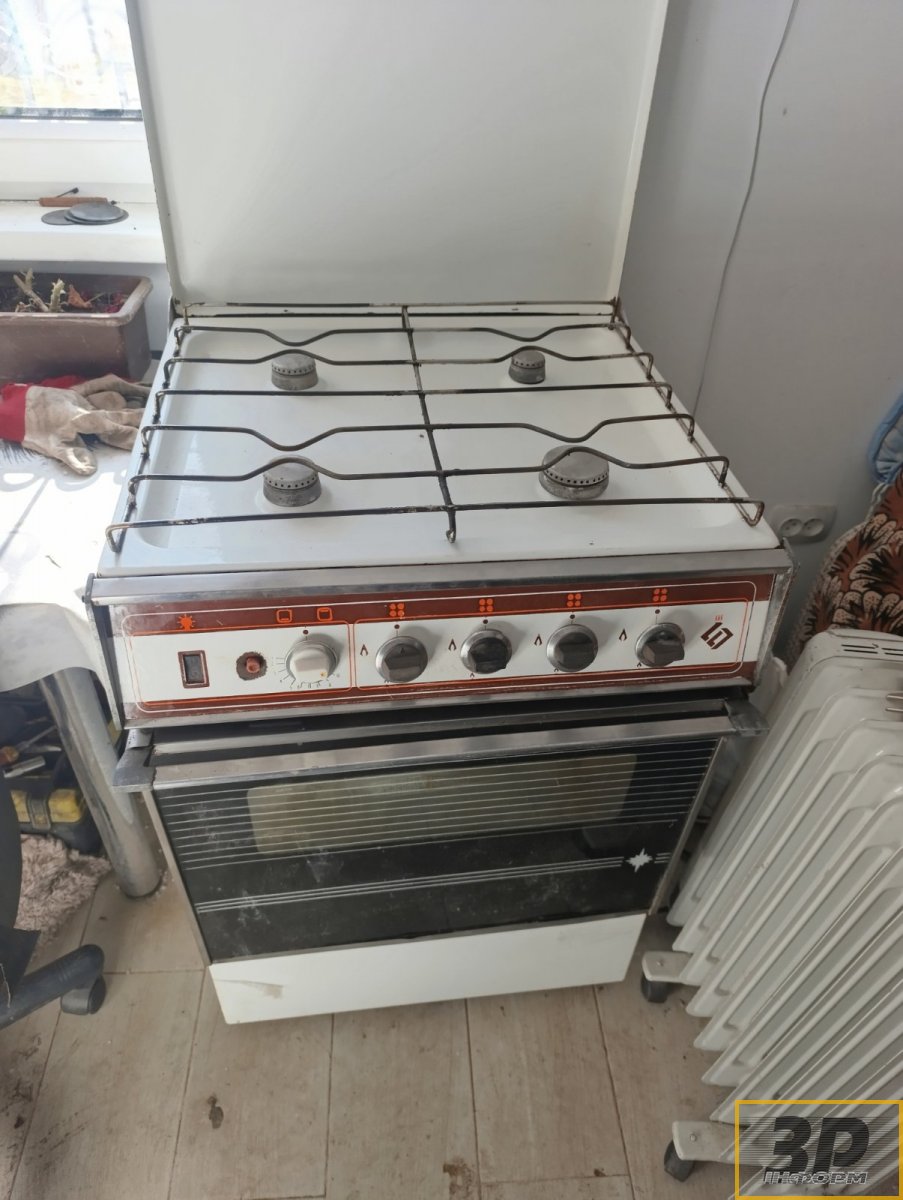 Продам газову плиту 4-конфорну