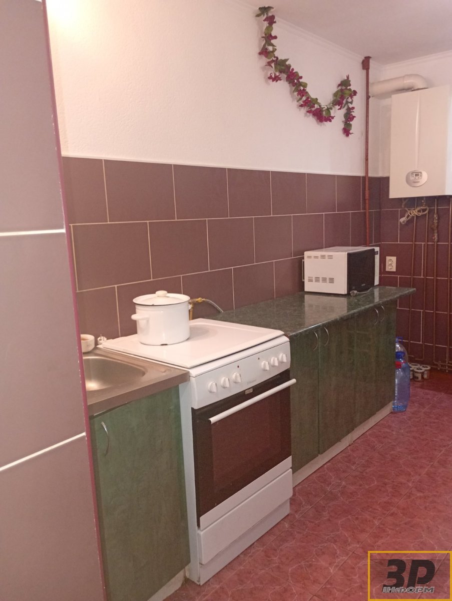 Продам 3-кімнатну квартиру в р-ні військового містечка