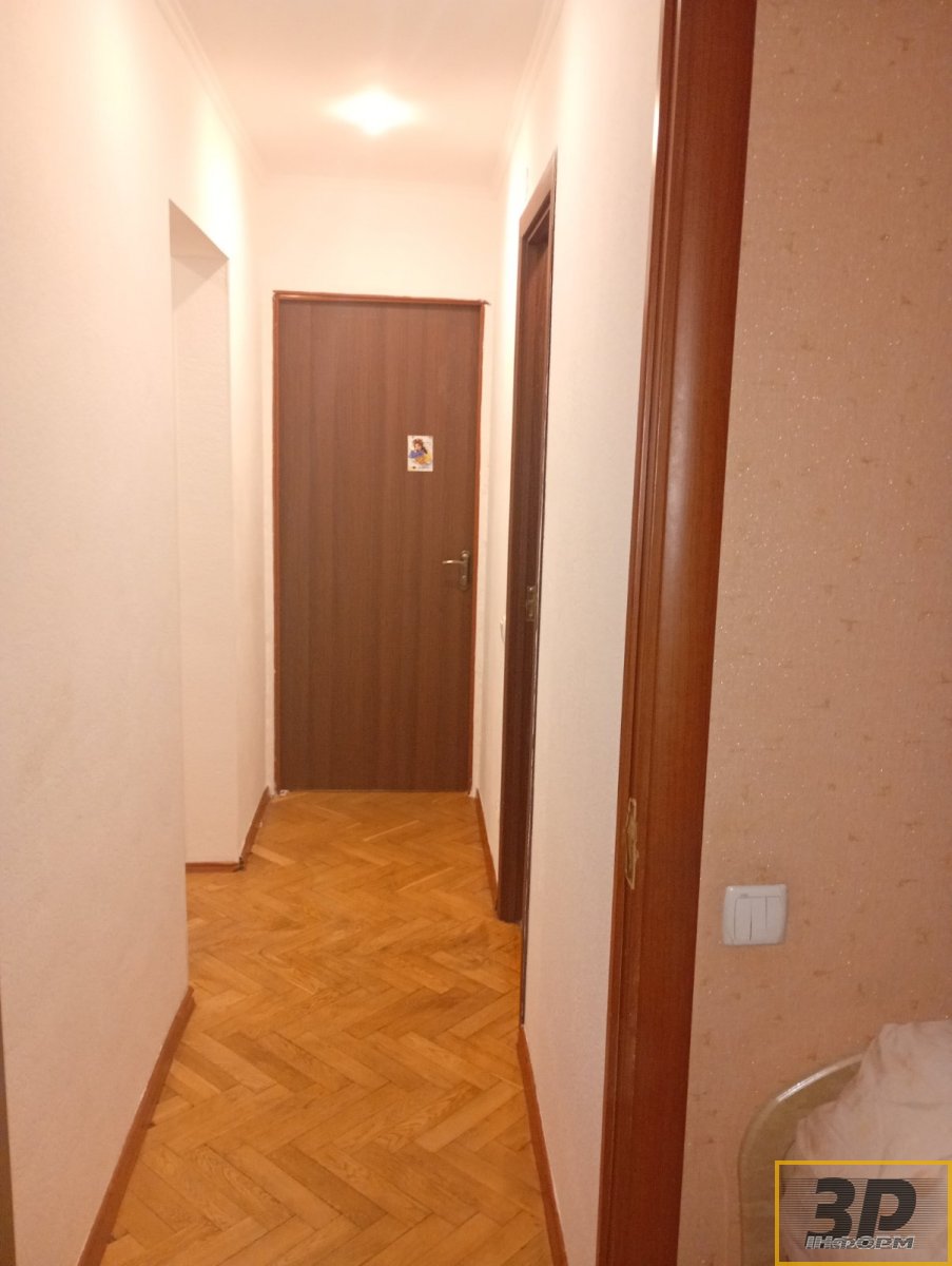 Продам 3-кімнатну квартиру в р-ні військового містечка
