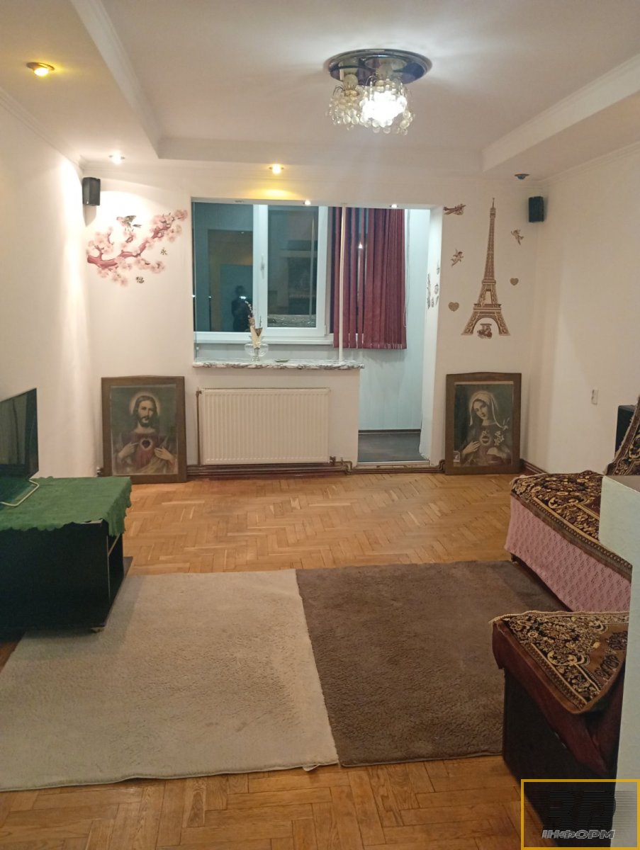 Продам 3-кімнатну квартиру в р-ні військового містечка