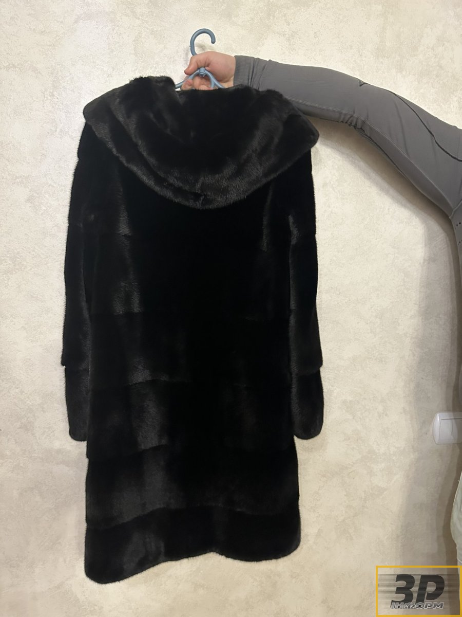 Продам жіночу норкову шубу чорного кольору