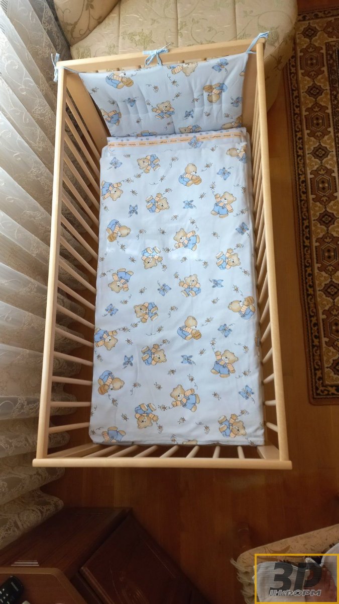 Нове дерев'яне дитяче ліжечко (в-во Німеччина), матрац + ковдри в комплекті