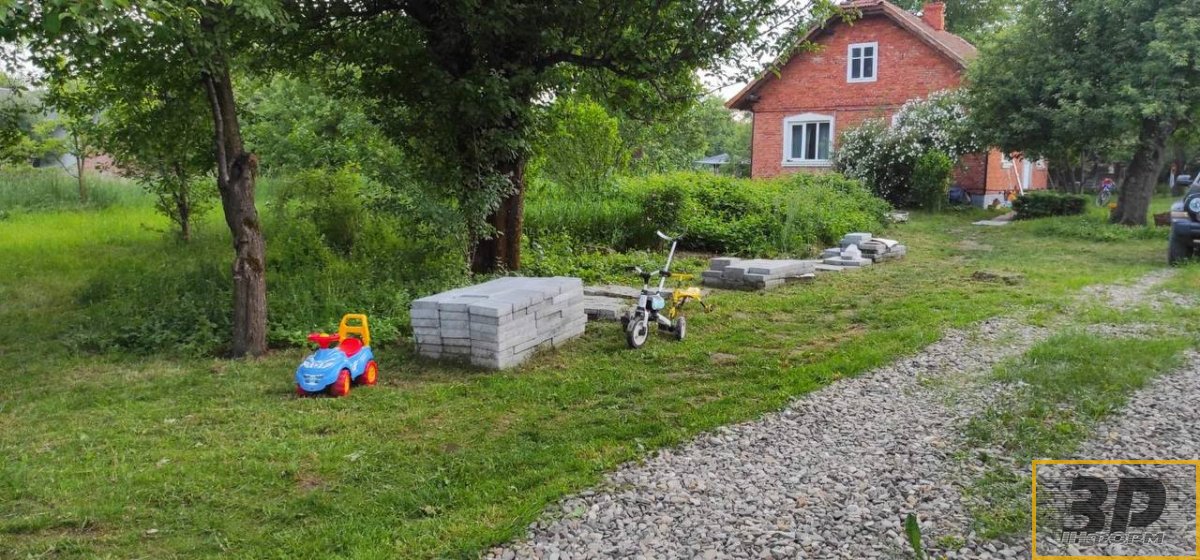 Продається цегляний будинок з земельною ділянкою 0,24 га в с. Верхній Вербіж
