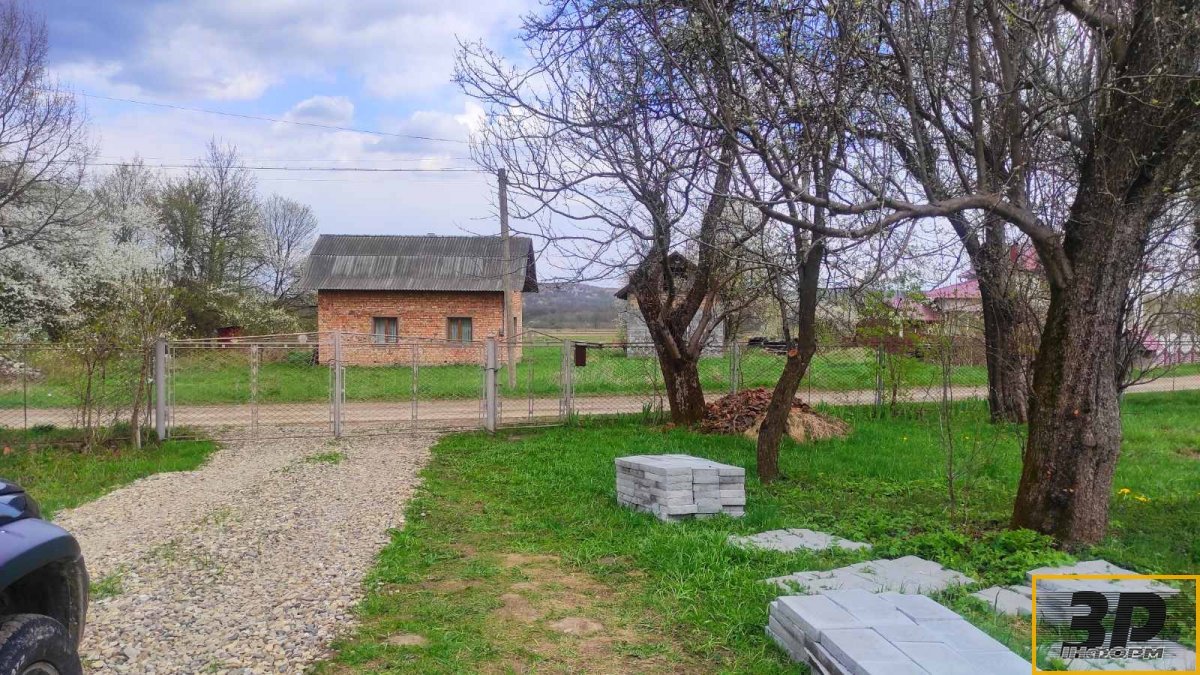 Продається цегляний будинок з земельною ділянкою 0,24 га в с. Верхній Вербіж