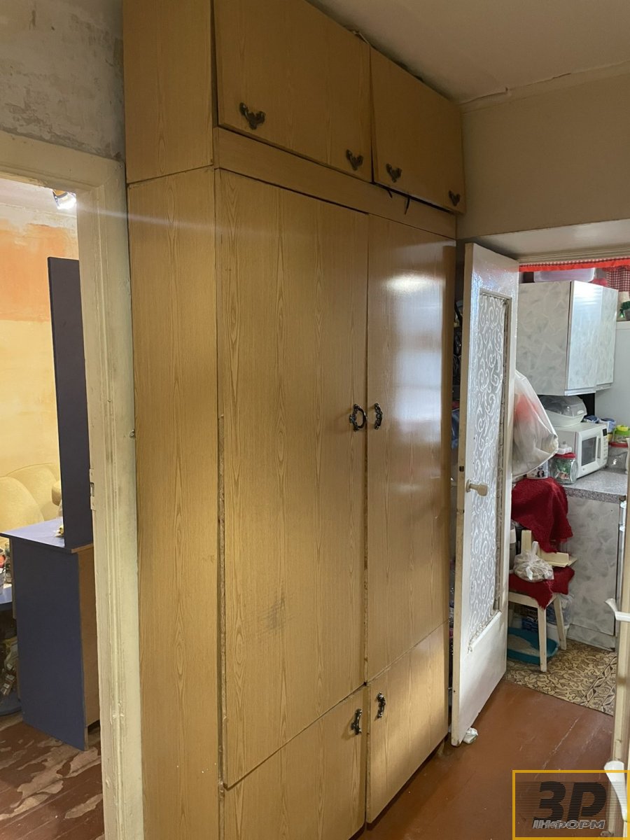 Віддам безкоштовно шафи з прихожої, дерев'яне односпальне ліжко з хорошим матрацом