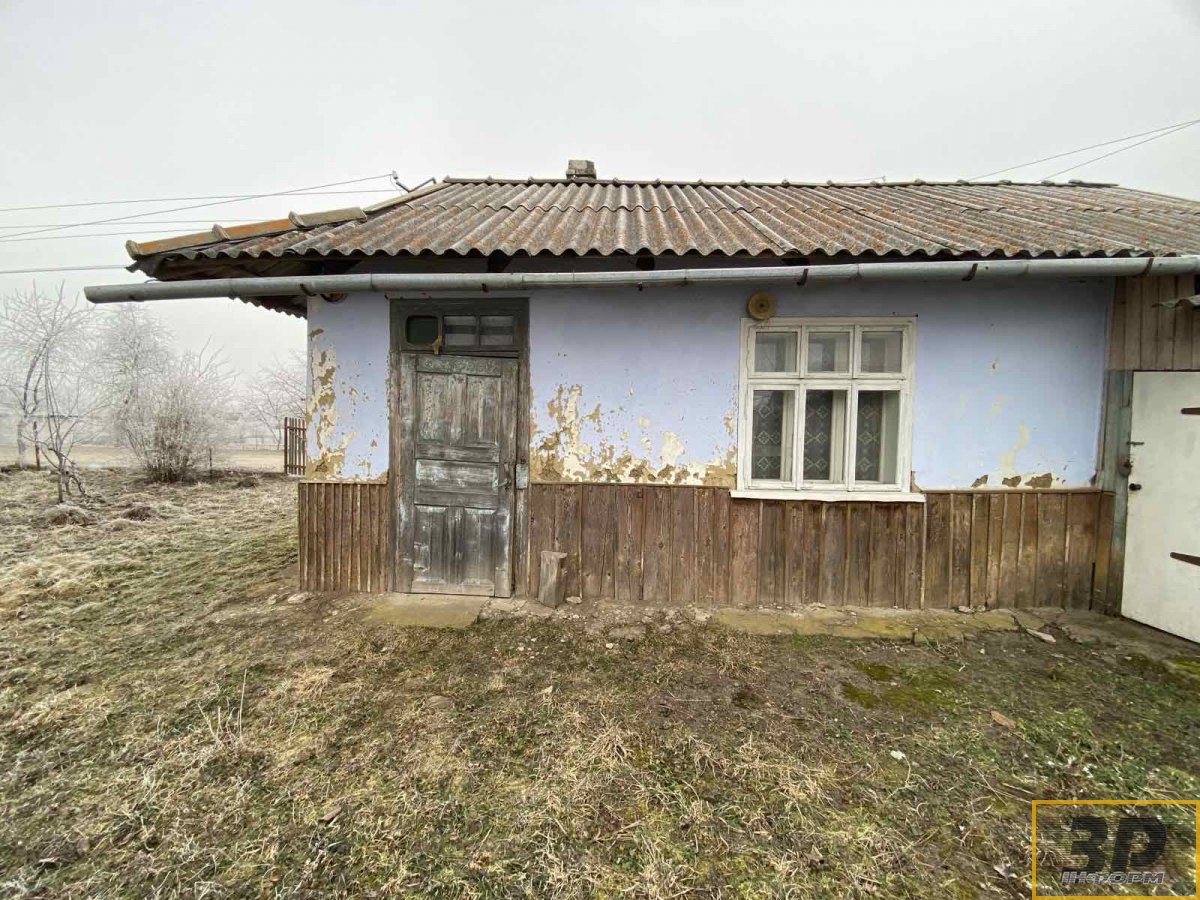 Дерев'яний будинок на земельній ділянці 0,35 га в с. Загайпіль (центр)