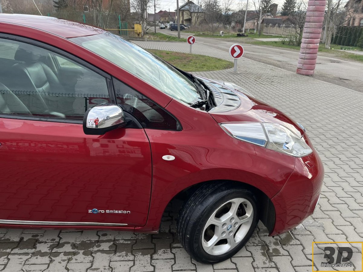 Продам Nissan Leaf 24 кВт Tekna 2013 р.в. рестайлінг вишневого кольору SOH 83 %