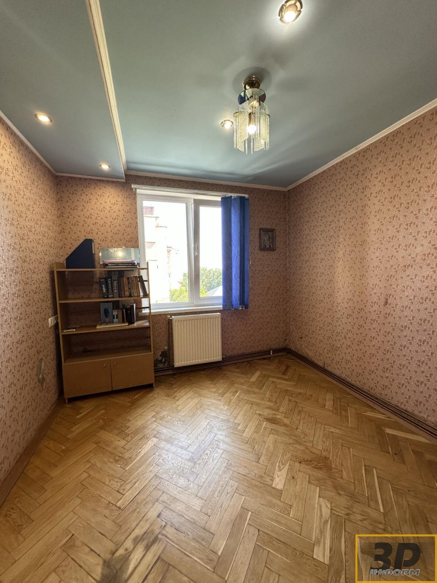 Продам 3-кімнатну квартиру в р-ні військового містечка