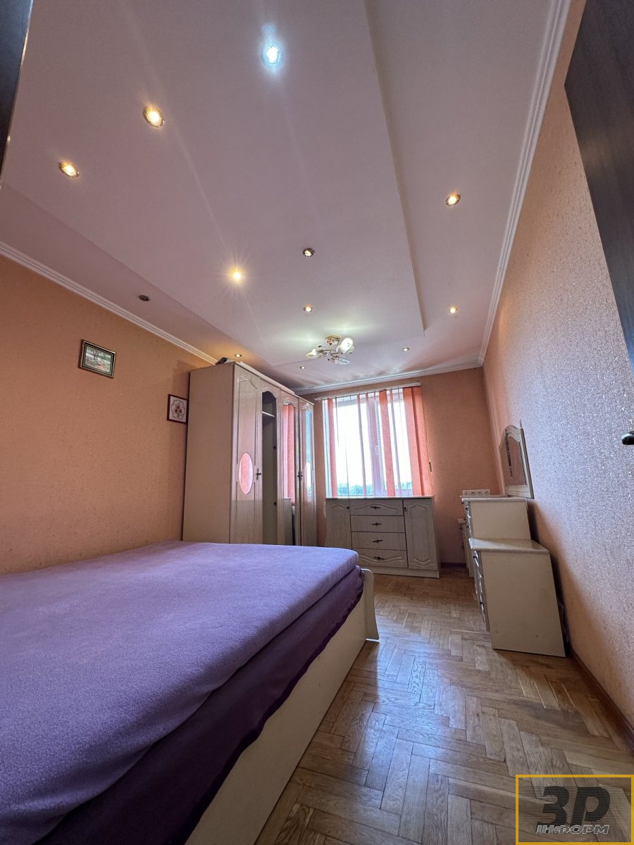 Продам 3-кімнатну квартиру в р-ні військового містечка